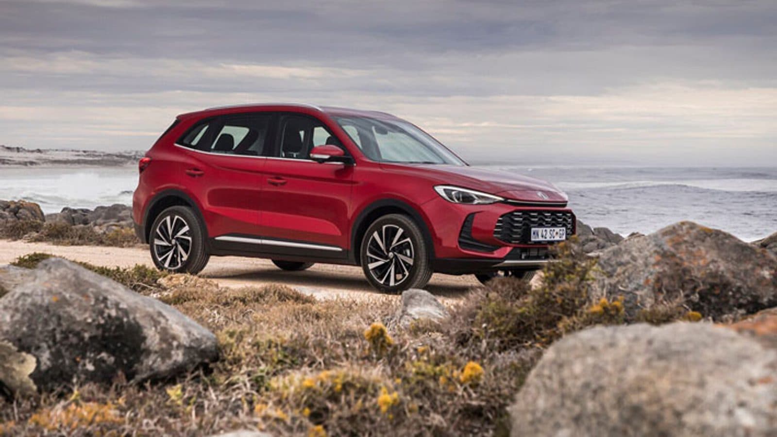 Explore the MG ZS Pro: a compact SUV with premium features at an affordable price