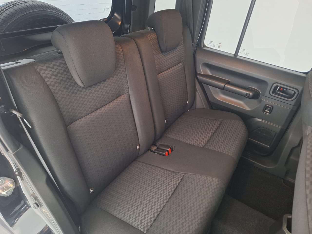 Suzuki Jimny 5-door Suzuki Jimny 1.5 GL 5Dr